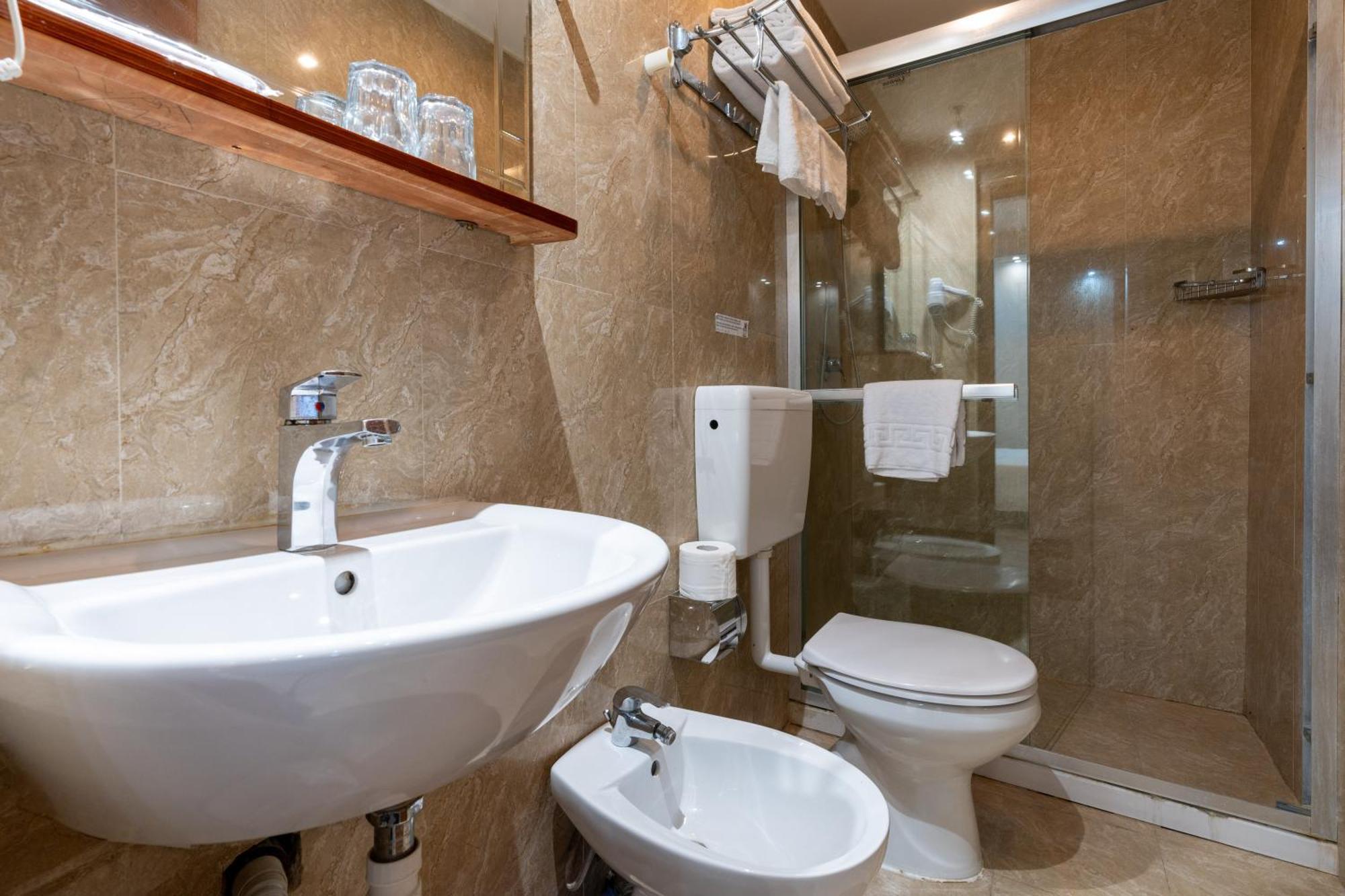 Leone D'Oro Guesthouse - Close To Piazza Vittorio Ρώμη Εξωτερικό φωτογραφία